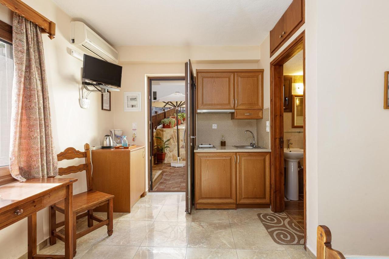 Pension Lucy Panormos  Luaran gambar