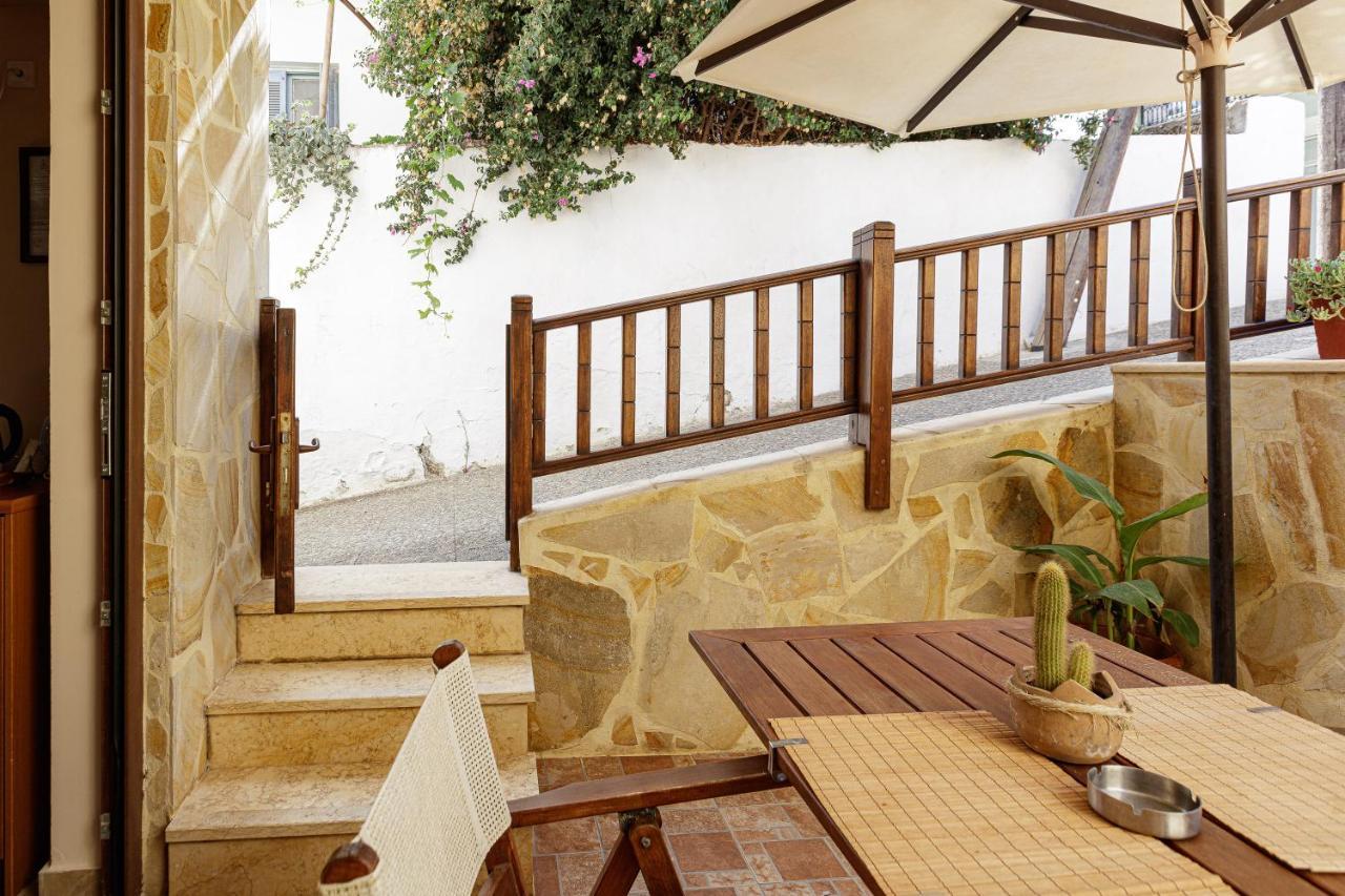 Pension Lucy Panormos  Luaran gambar