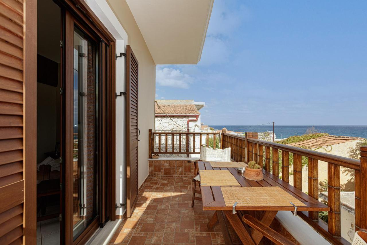 Pension Lucy Panormos  Luaran gambar