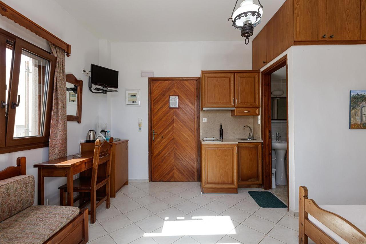 Pension Lucy Panormos  Luaran gambar