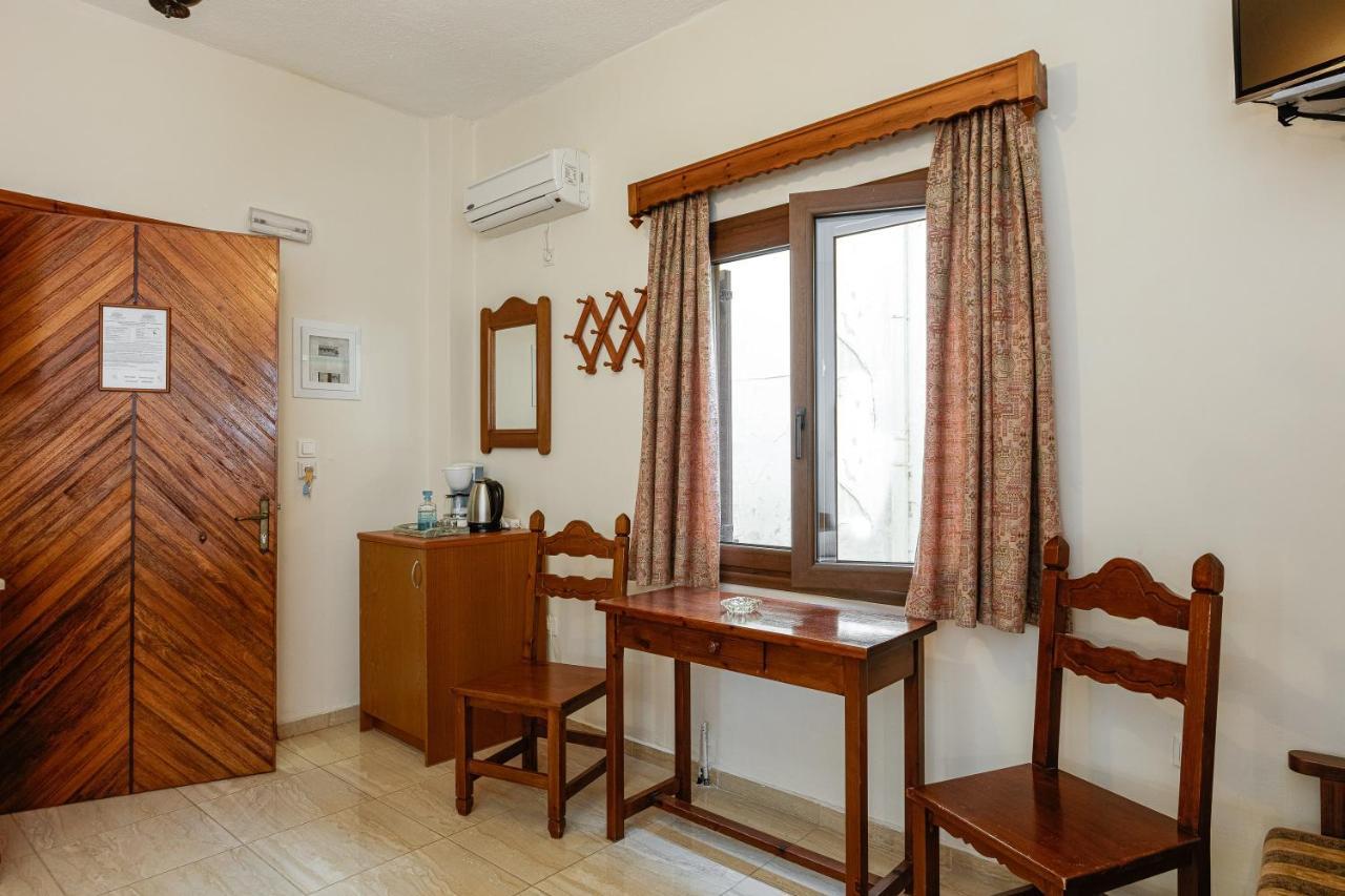 Pension Lucy Panormos  Luaran gambar